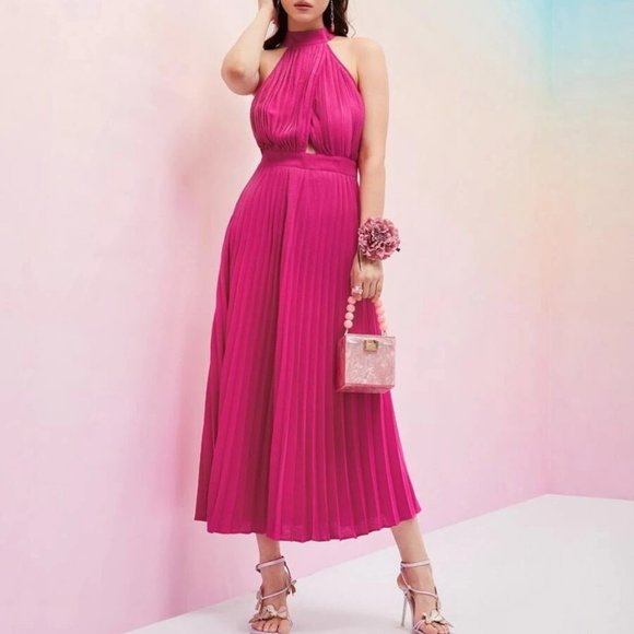 Cut Out Front Pleated Halter Dress - Picture 3 of 8